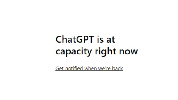 Lỗi ChatGPT is at capacity right now trên ChatGPT