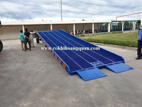 Cấu tạo cầu dẫn xe nâng lên container đơn giản