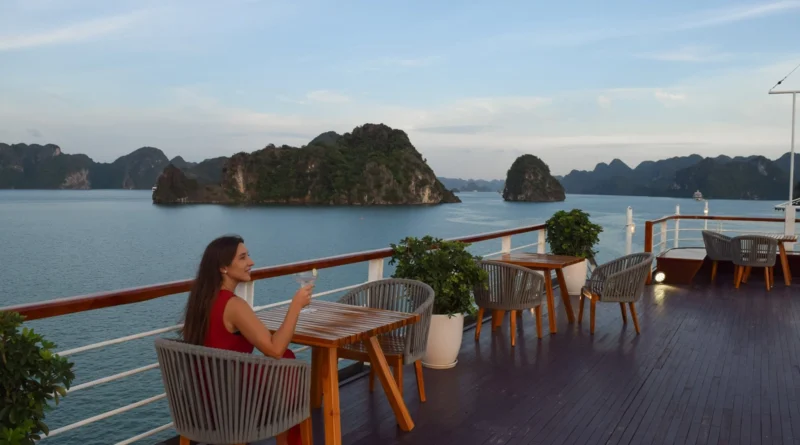 Du lịch trên du thuyền